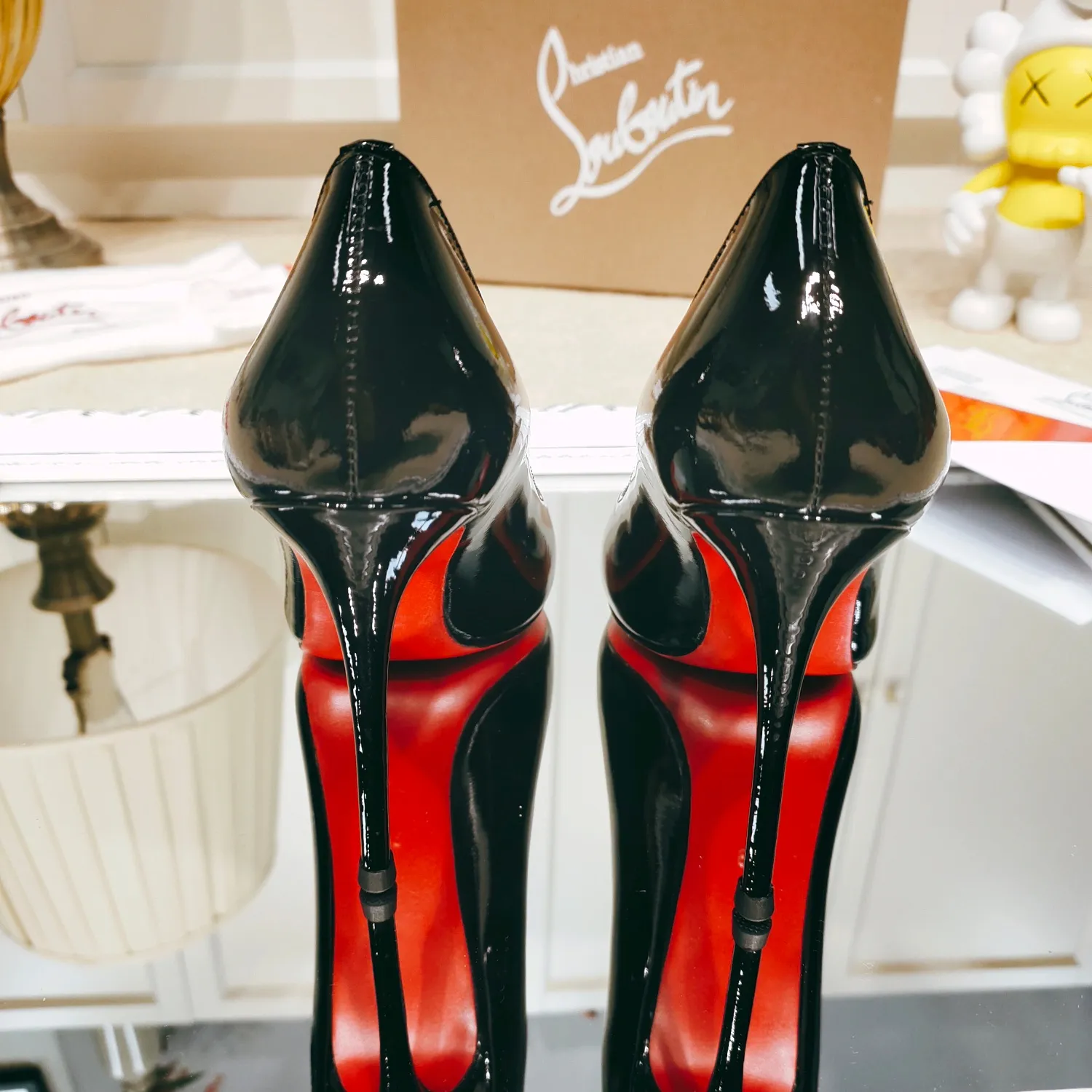 👟👟Ex-factory price 560👟👟 Women's shoes, women's clothing, women's shoes, women's clothing 🎀Christian Louboutin (Christian Louboutin) CL red-soled shoes, early spring style.  A must-have high-heeled shoe for fairies, with 5 types of heel heights to choose from! The original version was disassembled and developed, produced with original craftsmanship, and after 3 months of continuous debugging, it can be shipped perfectly. Stable and comfortable high heels allow every fairy to control them easily. The lines on the back of the foot are super sexy and suitable for various occasions. Original matching packaging! 💞Fabric: Imported sheepskin, cow patent leather, cowhide + special materials (other materials and colors can be customized according to drawings) 💕Inner lining, feet: imported sheepskin! 💕Outsole: Italian red high-gloss leather outsole 💕Heel height: 10cm 💕Number of sizes: 35-39 (34/40/41 can be customized)